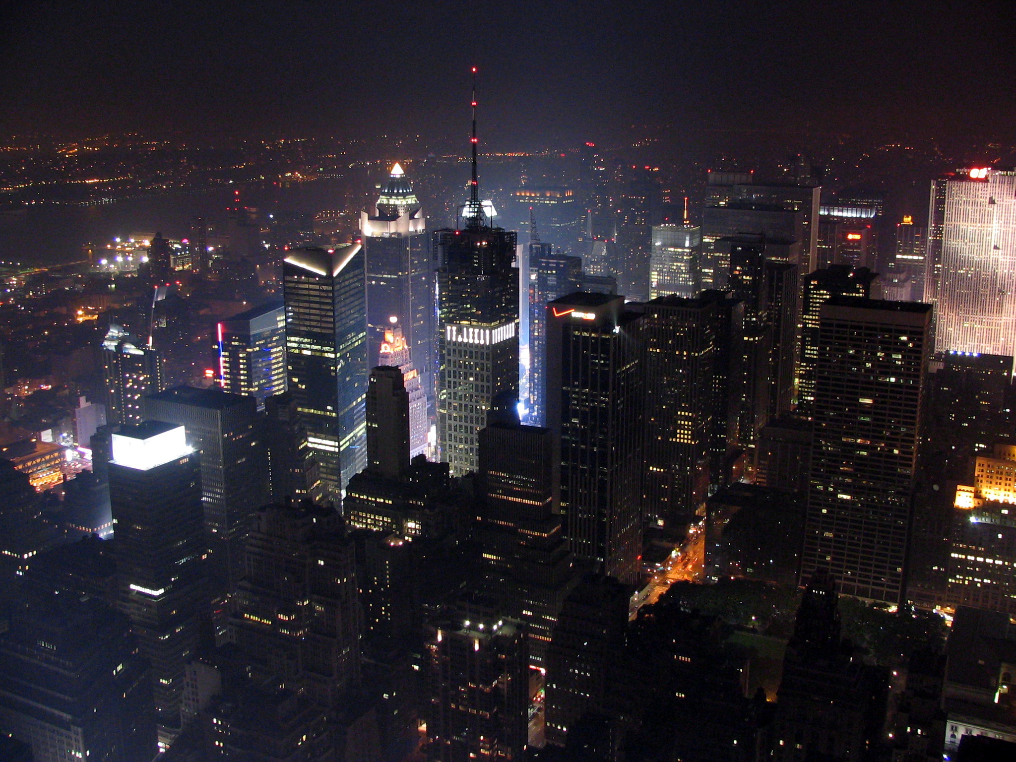 Empire state building at night 40.jpg